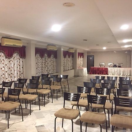 Sarovar Hotel 비사카파트남 외부 사진