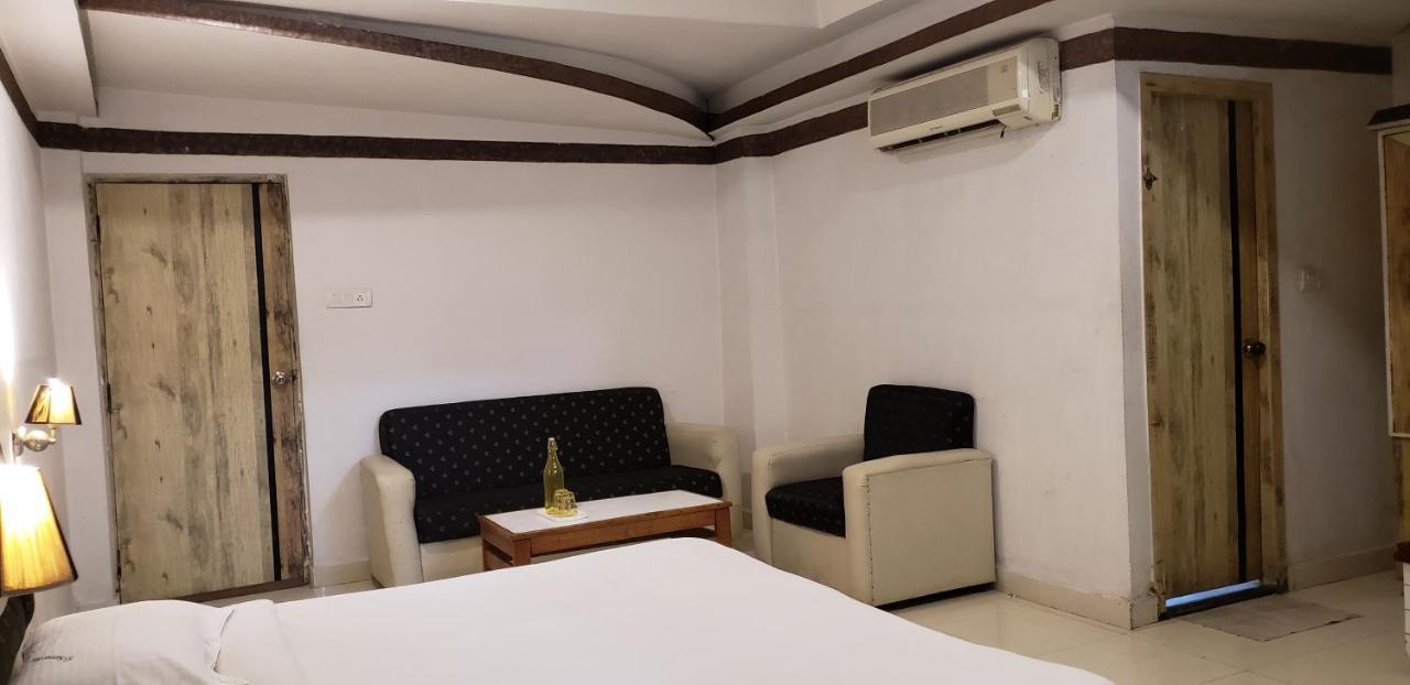 Sarovar Hotel 비사카파트남 외부 사진
